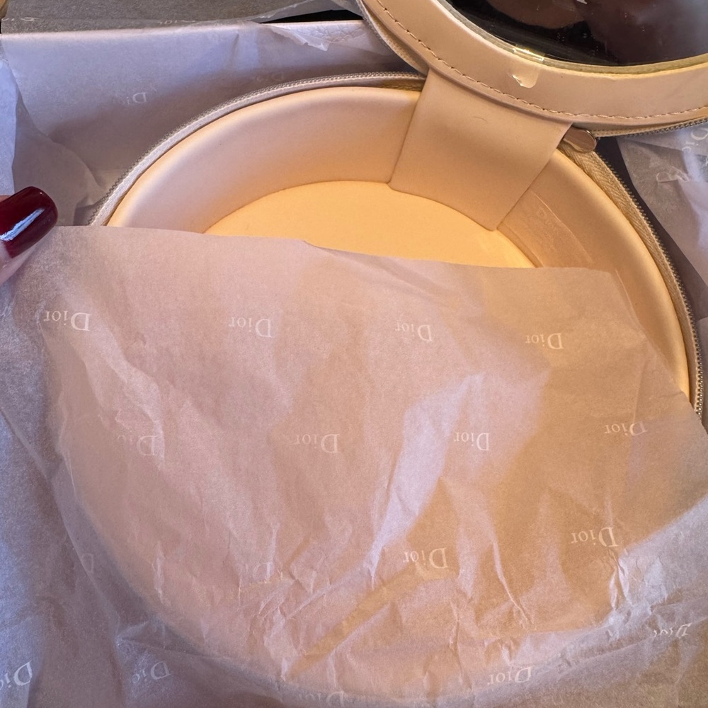 Rare Dior round Vanity Case in cream - Picture 7 of 9